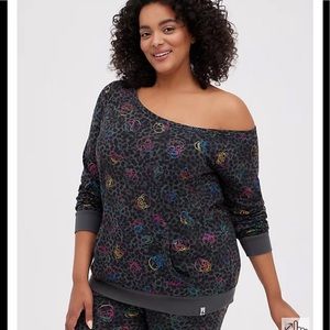 Torrid NWT off shoulder sweatshirt Skulls